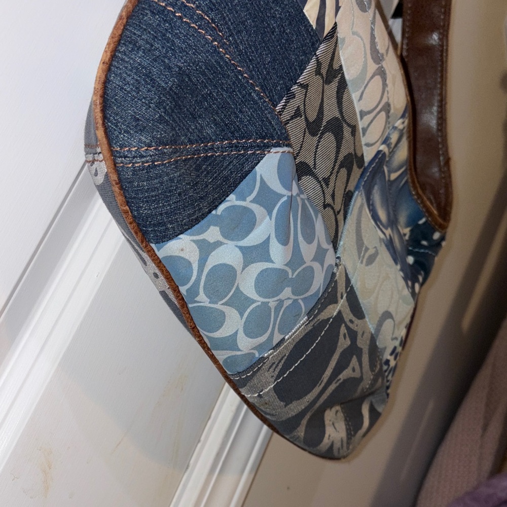 Coach - Picture 4 of 4